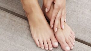 معرفی درمان موثر برای رفع سیاهی قوزک پا
