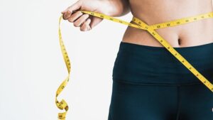 بررسی علت سفت شدن شکم بعد از لیپوماتیک و راه‌های حفظ آن