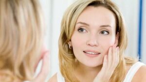 بررسی ۹ روش کاربردی برای سفت کردن پوست صورت در بلاگ آفا